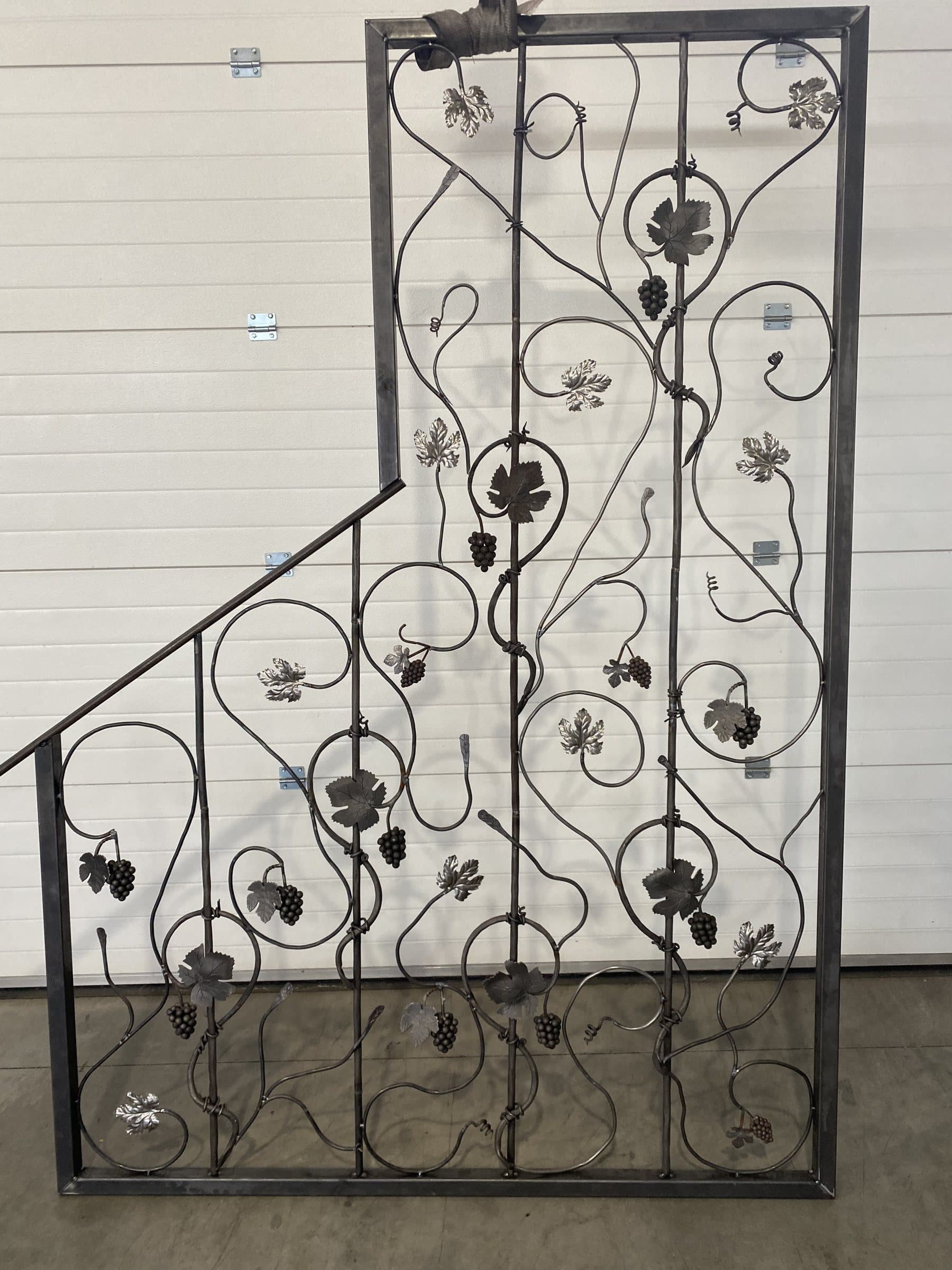 Garde-corps « vigne » — Ferronnerie d'art, feuilles et volutes forgées
