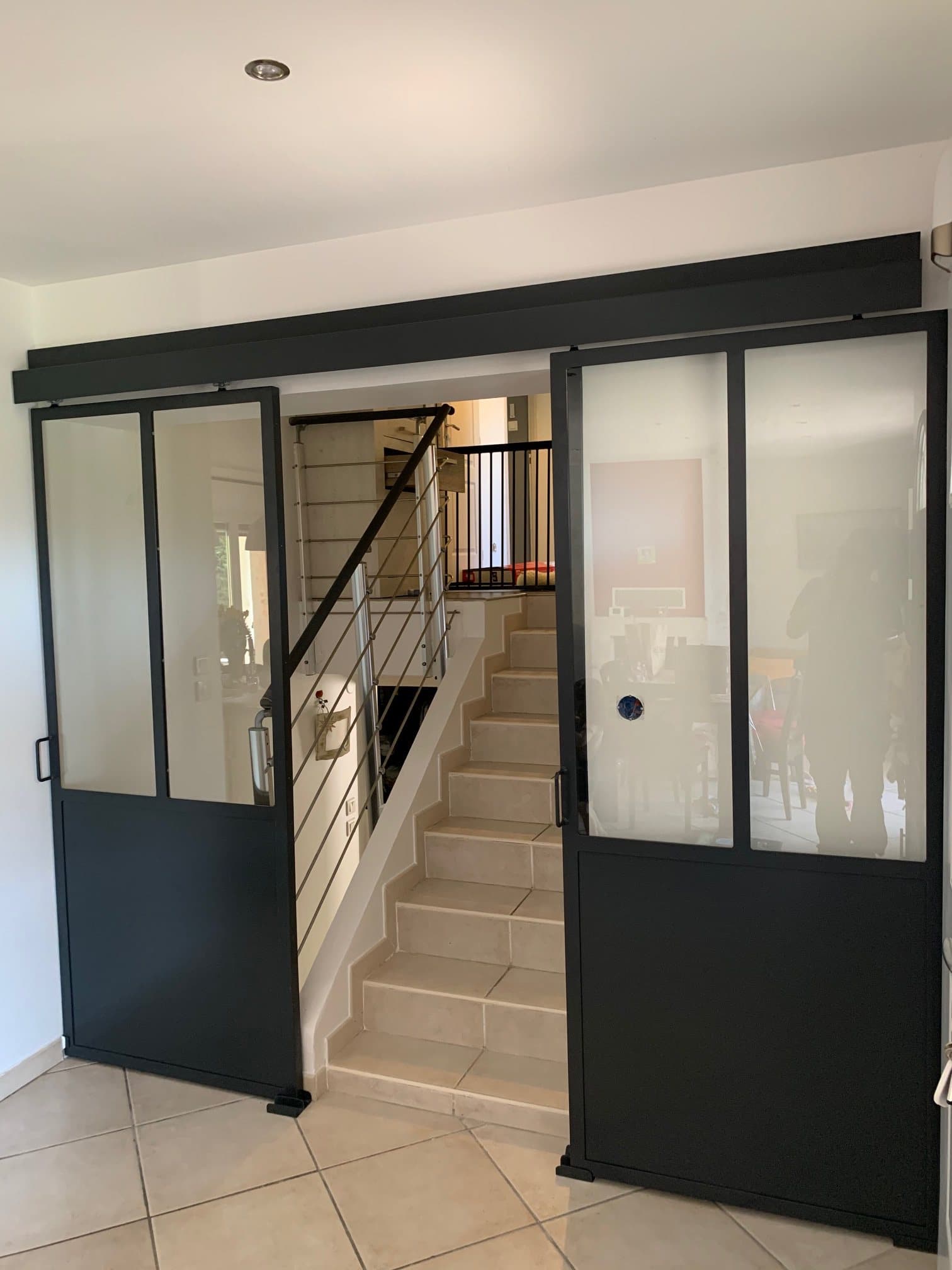 Cloison atelier d'escalier — Vitrage mixte clair et dépoli